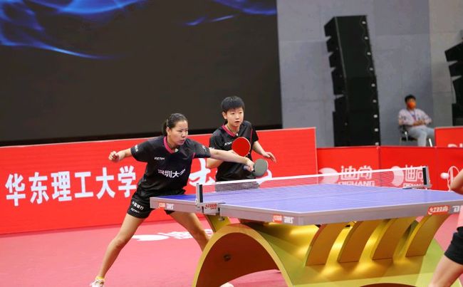 两队都肩负 两队都肩负